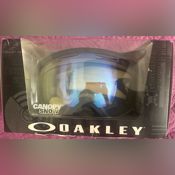 Oakley Canopy Snow Goggles Black Frame Prizm Lens Ski Snowboard Protective Gear - Picture 1 of 4